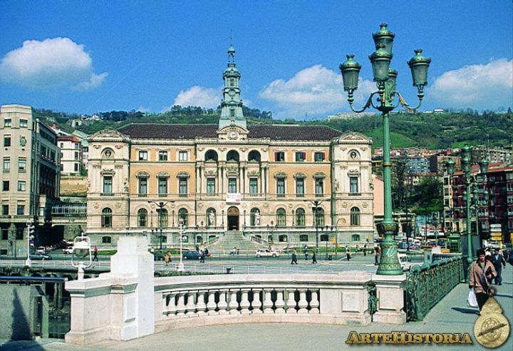 Lux Cityhall + Parking Bilbao Eksteriør bilde
